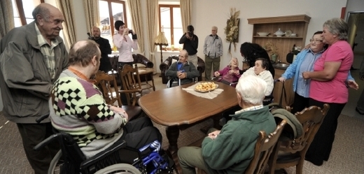 Muž se svými kumpány loupil především v domovech důchodců (ilustrační foto).