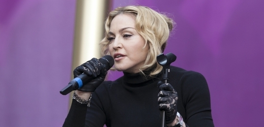 Kokosové vodě podlehla i Madonna.