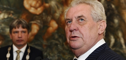 Prezident Miloš Zeman podepsal novelu zákona o poslaneckých náhradách, přezdívanou "Lex Pekárek".