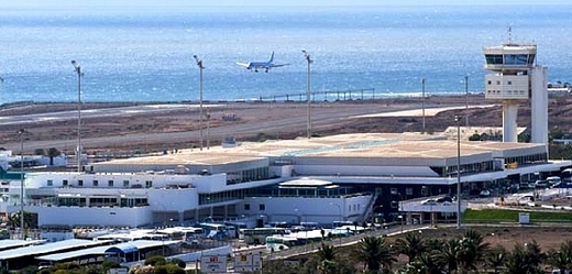 Kromě Lanzarote (na snímku) se státní podnik od loňska podílí na provozu letiště na ostrově La Palma a do konce roku se má zapojit do provozu na letišti na Fuerteventuře.