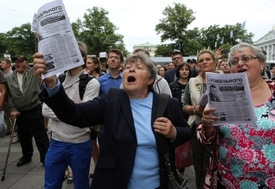 Protest proti odsouzení Navalného v Petrohradě.