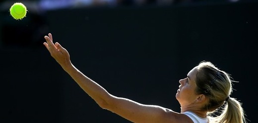 Tenistka Klára Zakopalová porazila na turnaji v Bastadu Nizozemku Richél Hogenkampovou 6:2, 6:3 a stejně jako před týdnem v Palermu bude hrát semifinále.