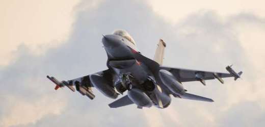 Na rozkaz k zásahům v Sýrii čekají v Jordnánsku i americké letouny F-16.