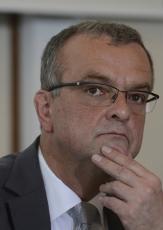 Exministr financí Miroslav Kalousek Fischerův názor kritizuje. Jde o obírání daňových poplatníků.