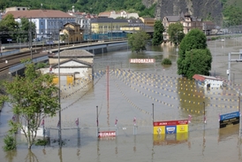 Česká republika požádá o pomoc z Fondu solidarity v první polovině srpna. Na snímku záplavy v Ústí nad Labem.