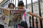 V Londýně hltají zprávy o novorozeném Georgovi i turisté. (Foto: ČTK/AP)