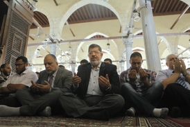 Exprezident Mursí (uprostřed) zklamal během své roční vlády.