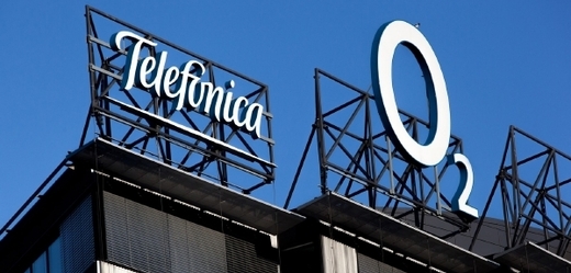 Ruský miliardář Jevtušenkov zvažuje převzetí největší české telekomunikační společnosti Telefónica.