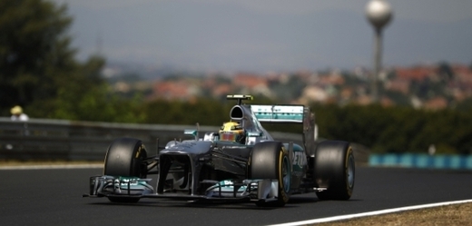 Pilot stáje Mercedes Lewis Hamilton vyjede do Velké ceny Maďarska z pole position.