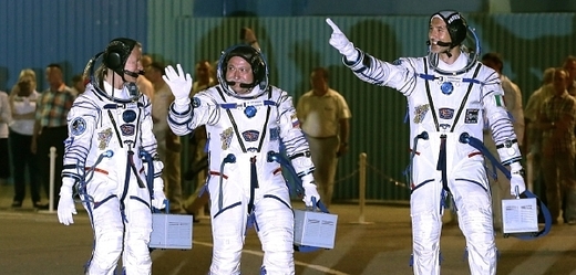 Část posádky vesmírné lodi (zleva): Američanka Karen Nybergová, Rus Fjodor Jurčichin a Ital Luca Parmitano.
