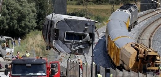Za tragickou nehodu v Santiagu de Compostela podle strojvůdce mohla vadná technika.