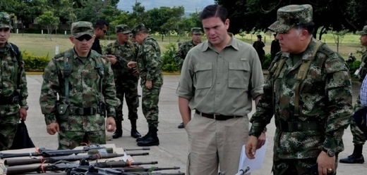 Jednání poznamenala smrt 19 vojáků, které bojovníci FARC minulý víkend zabili na severu země.