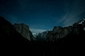 Procházka za měsíčního svitu Yosemitským parkem. Kalifornie, USA. (Foto: Flickr.com)