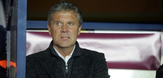 Bývalý trenér české fotbalové reprezentace Jozef Chovanec by se mohl stát novým koučem Slovanu Bratislava. 