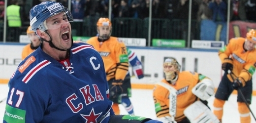 Ilja Kovalčuk si během výluky NHL otestoval Petrohrad a před časem do týmu SKA z NHL prchl.  