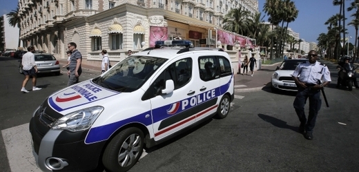 Policie v Cannes má plné ruce práce.