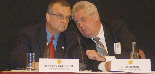 Sociální demokracie se podle Michala Haška rozhoduje, zda jejím spojencem bude exministr financí Miroslav Kalousek, a nebo prezident Miloš Zeman.