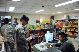 The Army & Air Force Exchange provozuje pro americké vojáky, mariňáky či plioty téměř 1200 obchodů po celém světě.