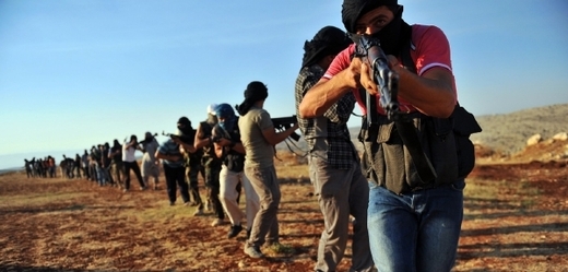 Výcvik džihádistů v Sýrii.