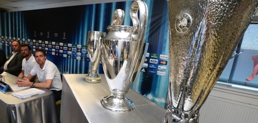 V Praze budou v sobotu k vidění tři nejslavnější klubové trofeje Evropy. 