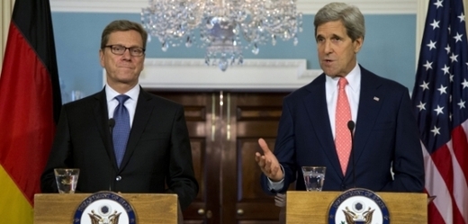 Německý ministr zahraničí Guido Westerwelle a jeho americký protějšek John Kerry.