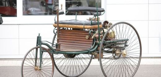 Replika stroje Patentwagen, který proslavila manželka vynálezce Benze.