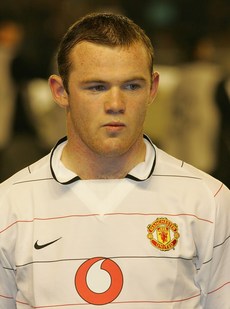 Wayne Rooney jako mladý "cucák" v roce 2004, kdy s Manchesterem United čelil pražské Spartě.