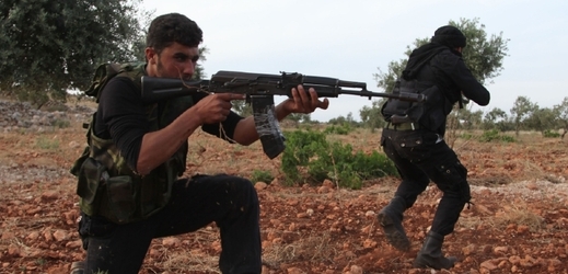 Příslušníci Svobodné syrské armády u Aleppa.