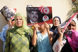 Pohřbu opozičního politika Brahmího se zúčastnilo 30 tisíc Tunisanů.