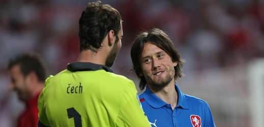 Petr Čech i Tomáš Rosický budou chybět v přípravném utkání s Maďarskem.