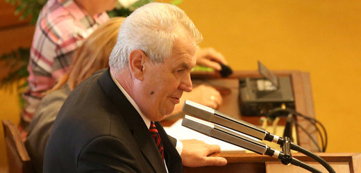 Prezident Miloš Zeman v Poslanecké sněmovně před hlasování o důvěře Rusnokově vládě.