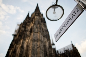Kdosi "přejmenoval" náměstí o dómu v Kolíně nad Rýnem na Snowdenovo náměstí.
