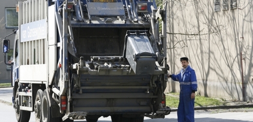 U požáru odpadků v popelářském voze zasahovali ve středu hasiči u Bochova na Karlovarsku (ilustrační foto).