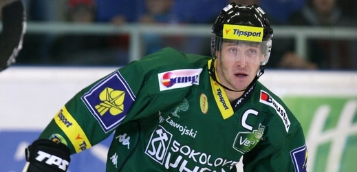 Hokejový útočník Václav Skuhravý se dohodl s vedením extraligového klubu Energie Karlovy Vary na předčasném ukončení smlouvy, kterou měl ještě na dva roky. 