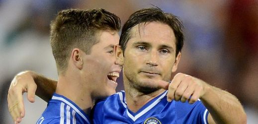 Na výhře Chelsea se podílel Frank Lampard (vpravo).