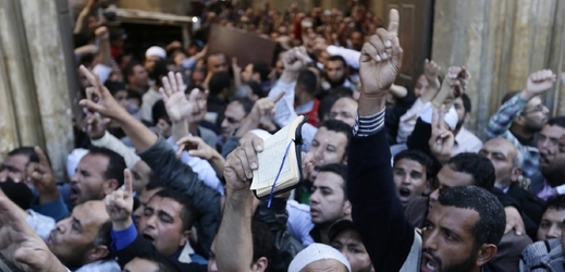 Imám Ahmad Tájib chce začít rozhovory se stoupenci i odpůrci prezidenta Mursího, aby v Egyptě byl konečně klid.