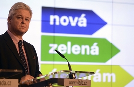 Ekonom a člen NERV Miroslav Zámečník na tiskové konferenci k programu Nová Zelená úsporám.