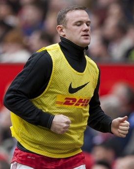 Wayne Rooney se zatím připravuje s rezervním týmem.