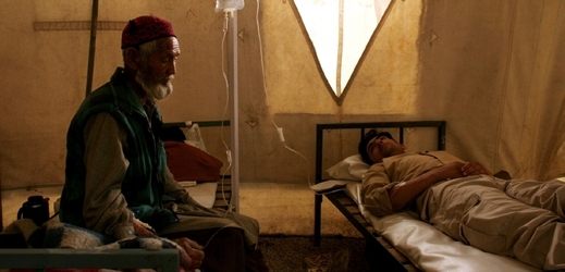 Afgfhánec nemocný cholerou a jeho příbuzný.