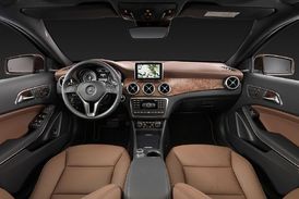 Interiér ukazuje příslušnost k segmentu luxusních vozů.