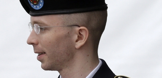Vojín Manning během svého soudu vyjádřil lítost nad svými činy.