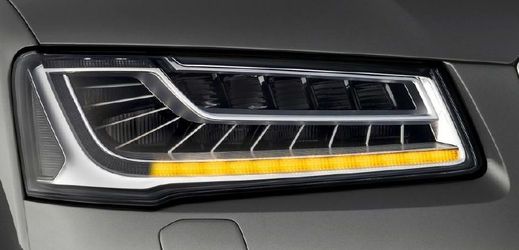Přepracované ukazatele změny směru na Audi A8.