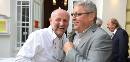 Jiří Balvín (vlevo) si narozeninovou oslavu užíval.