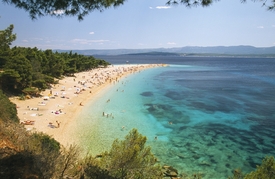 Zlatni rat (česky Zlatý roh) je nejoblíbenější pláž Chorvatska.
