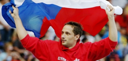 Oštěpař Vítězslav Veselý se raduje z triumfu na mistrovství světa.