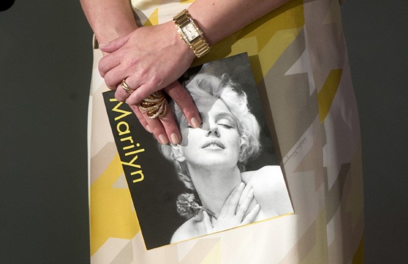 Na výstavě o Marylin Monroe bude k vidění od fotek přes šaty k botám. (Foto: Michal Kamarýt)