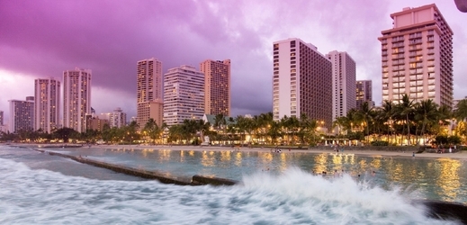 Honolulu, pláž Waikiki. Havaj. (Foto: Profimedia.cz)