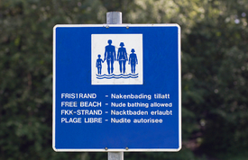 Nahota je ve Francii povolena jen na vymezených místech.