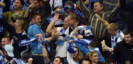 Fanoušci Slovanu poškodili jméno klubu incindentem s výbušninou.