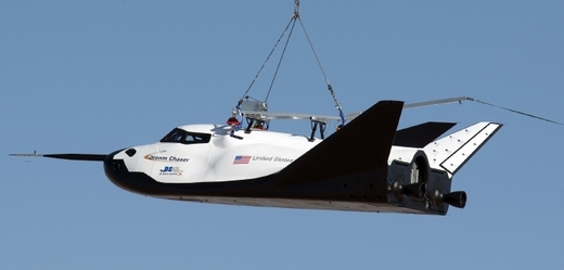 Dream Chaser připomínající zmenšený raketoplán má být schopen na oběžnou dráhu dopravovat sedmičlenné posádky a přistávat bude podobně jako normální letadlo.